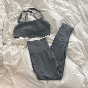 Women's set active leggings only!!